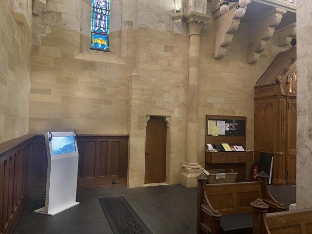 Une borne à la Collégiale de Neuchâtel